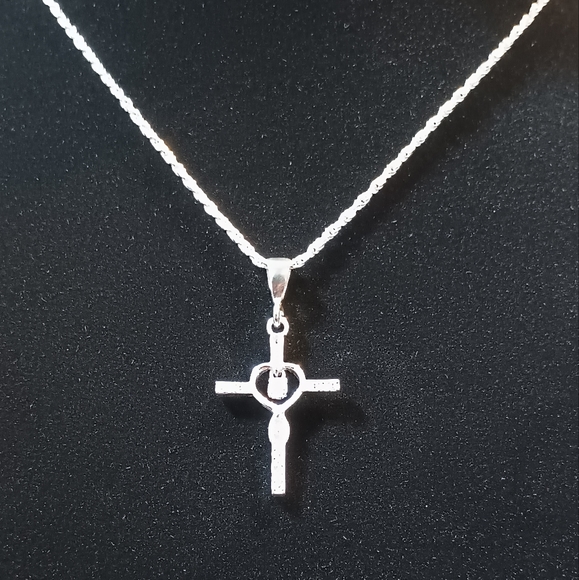 NWT .925 sterling silver cross necklace with zirconia - Picture 3 of 3